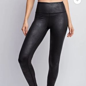 Size small legging faux leather look